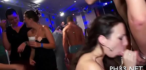  Yong girls in club are pleased to fuck